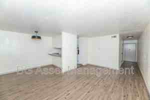 featured image of 10 Lee St #6