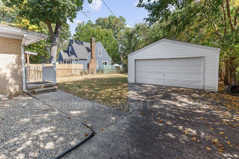 24034 Meadowlark St - Photo 4 of 37