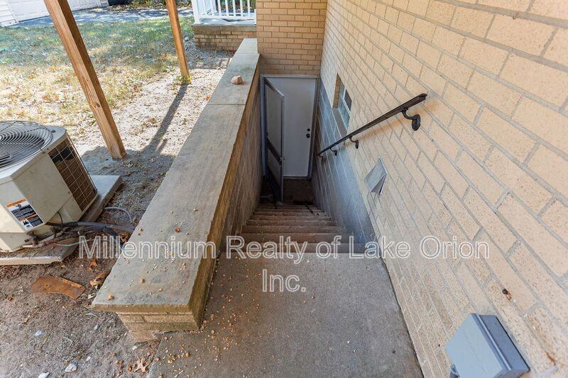 24034 Meadowlark St - Photo 6 of 37