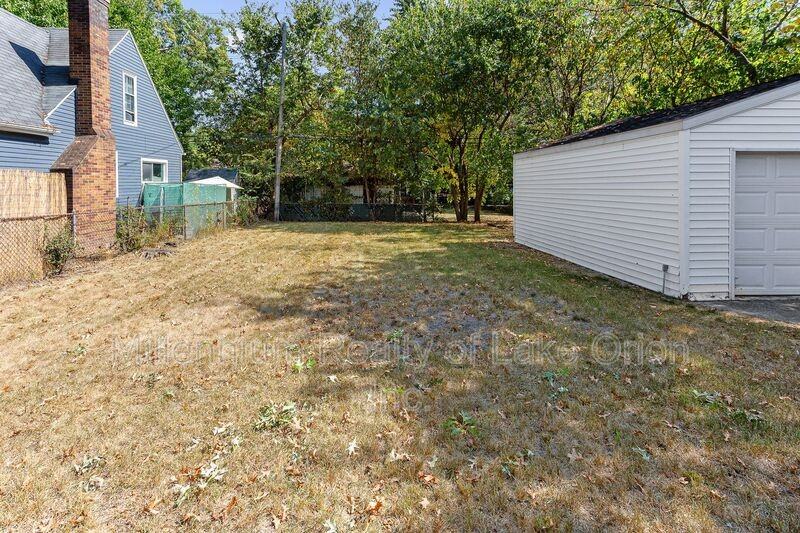 24034 Meadowlark St - Photo 7 of 37