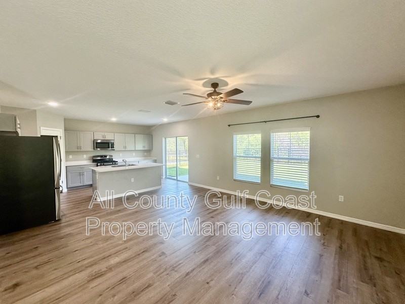 12832 Oak Hill Way #12832 - Photo 3 of 20