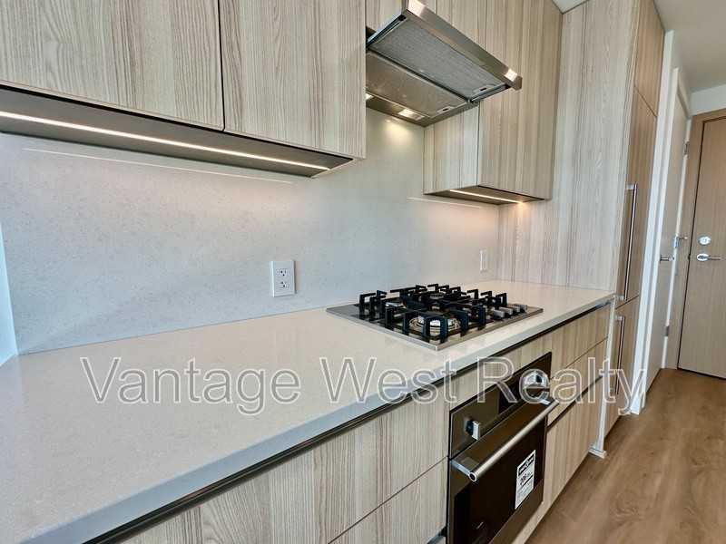 1806 Water St - Photo 5 of 28