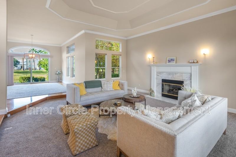 5771 Gateway Ct - Photo 5 of 41