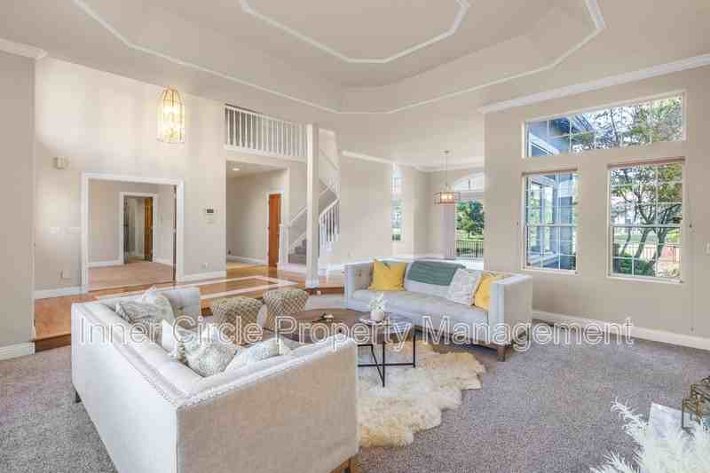 5771 Gateway Ct - Photo 6 of 41