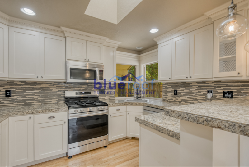 10626 Ne Knott St - Photo 7 of 22