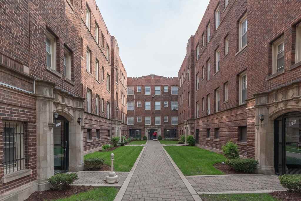 3261 W Wrightwood Ave #1M