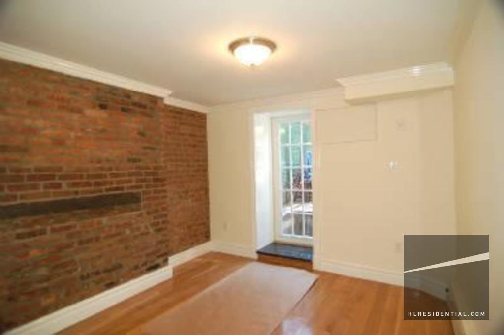 E 7th St #1W - Photo 2 of 4