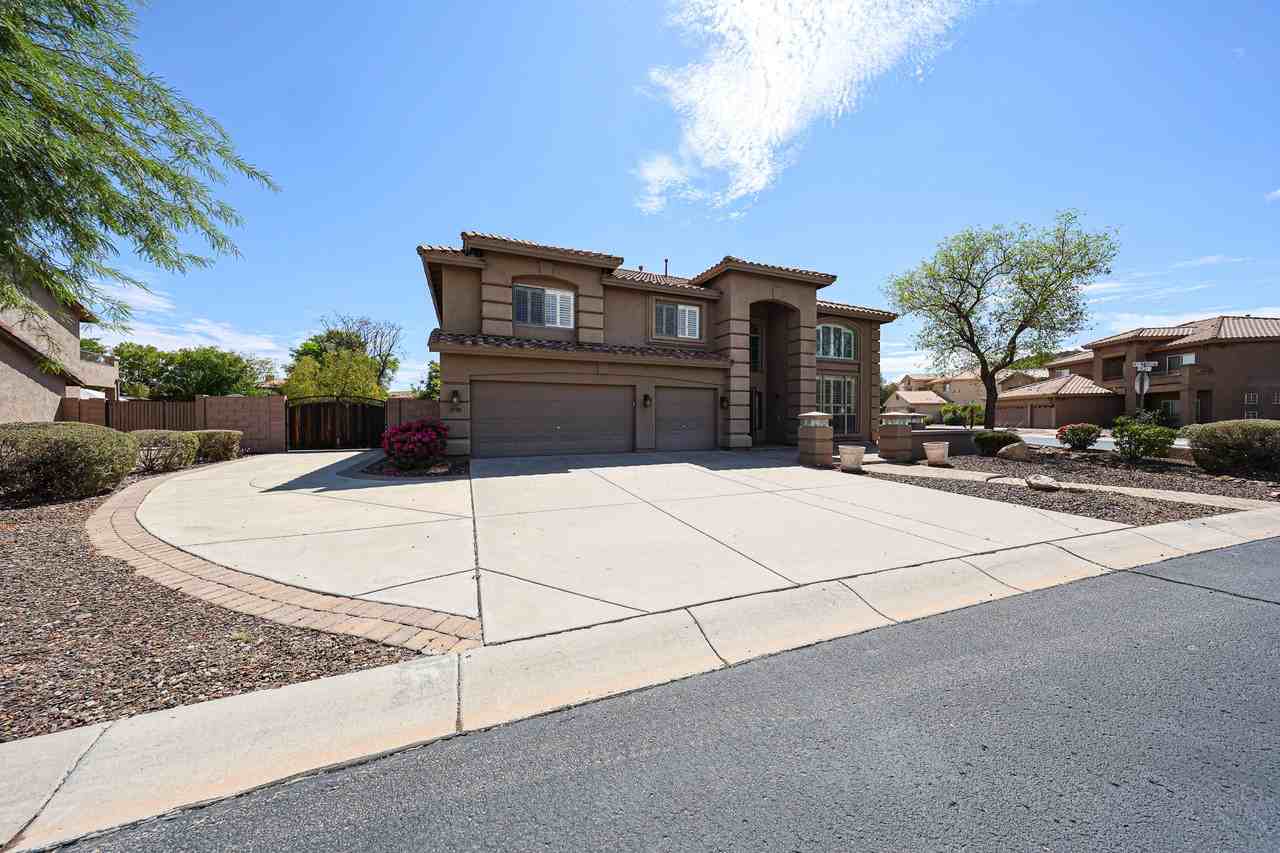 9827 W Keyser Dr - Photo 2 of 50