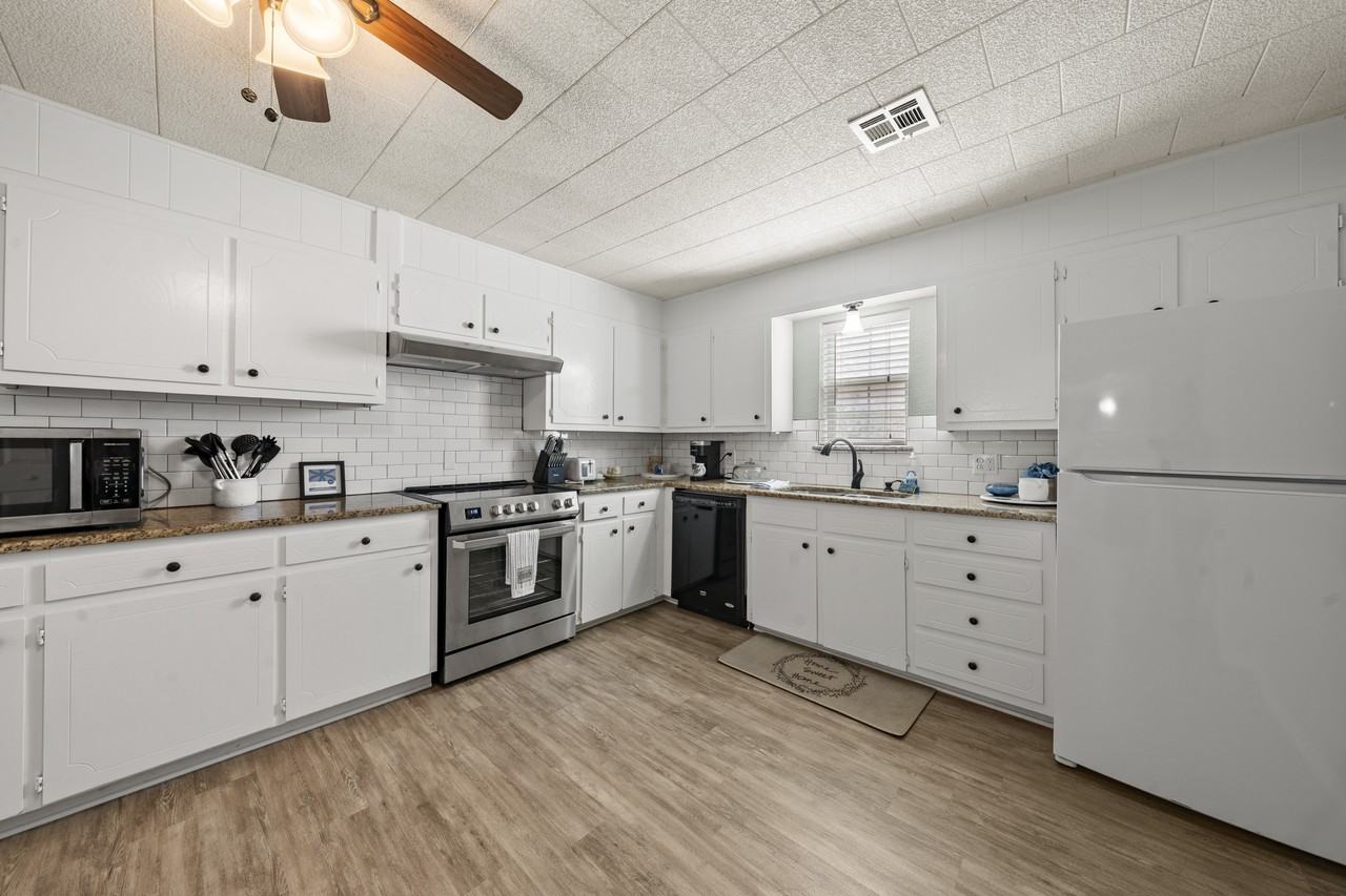 1233 Range Rd - Photo 7 of 20