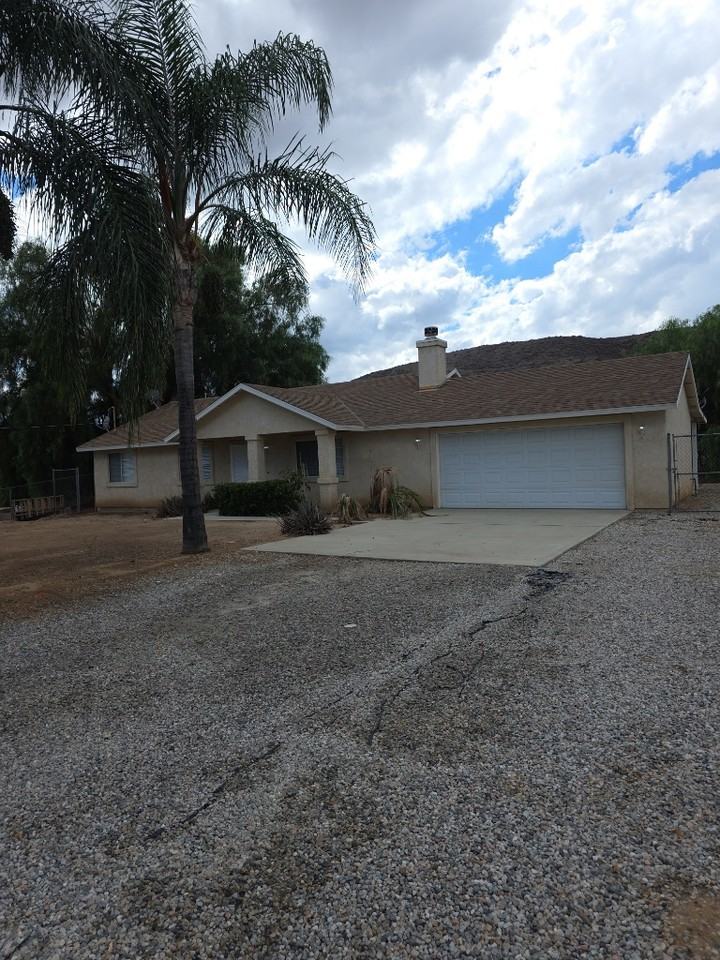 22561 Forrest Rd - Photo 3 of 44