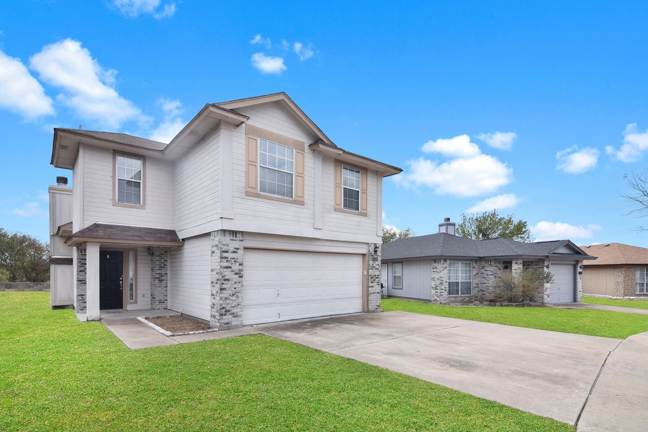 2210 Tracey Ann Ln - Photo 2 of 17