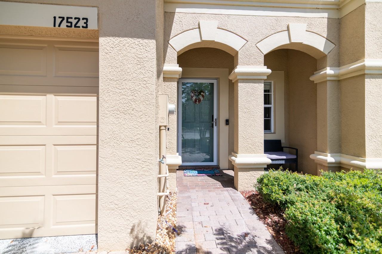 17523 Hugh Ln - Photo 3 of 46