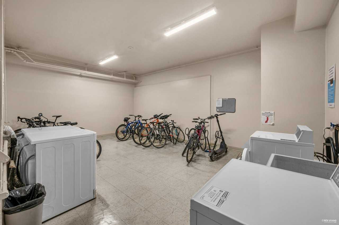 STANLEY MANOR - Photo 2 of 34