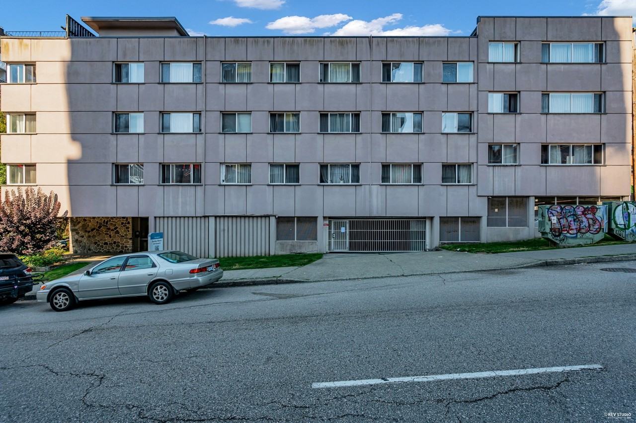 STANLEY MANOR - Photo 5 of 34