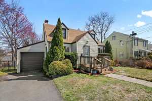 featured image of 594 S Quaker Ln