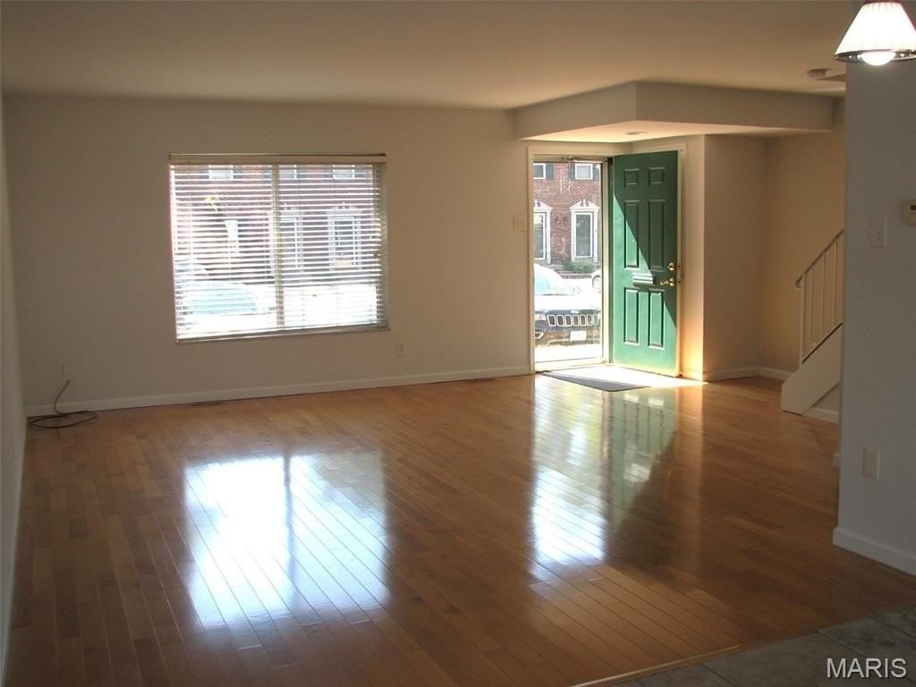 219 Charmers Court - Photo 3 of 15