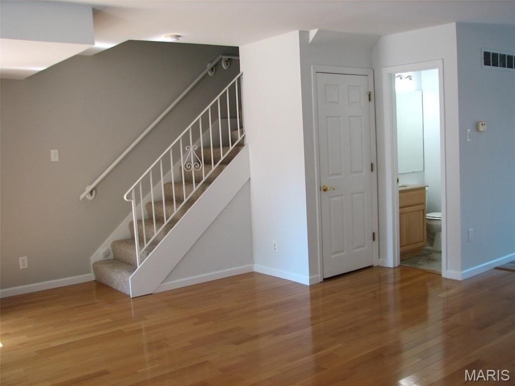 219 Charmers Court - Photo 4 of 15