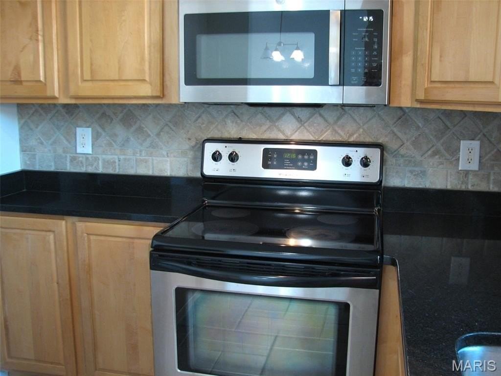 219 Charmers Court - Photo 6 of 15