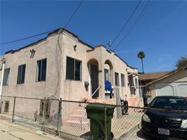 featured image of 3201 E 5th St