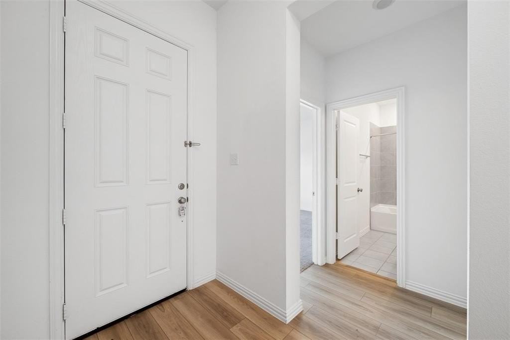 1812 Lockhart Dr - Photo 5 of 32