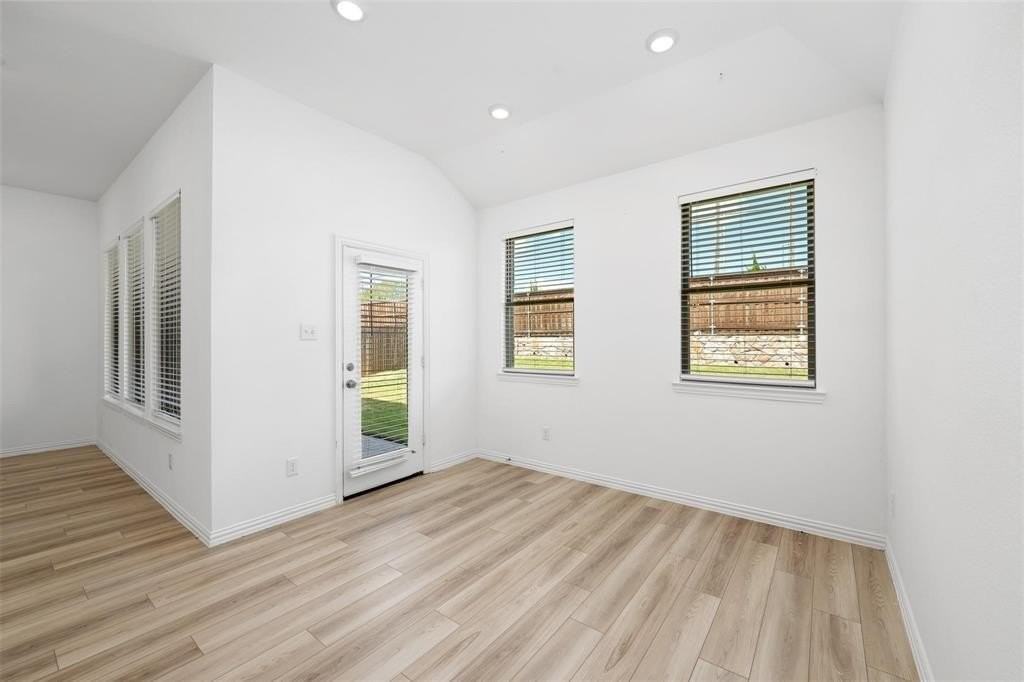 1812 Lockhart Dr - Photo 6 of 32