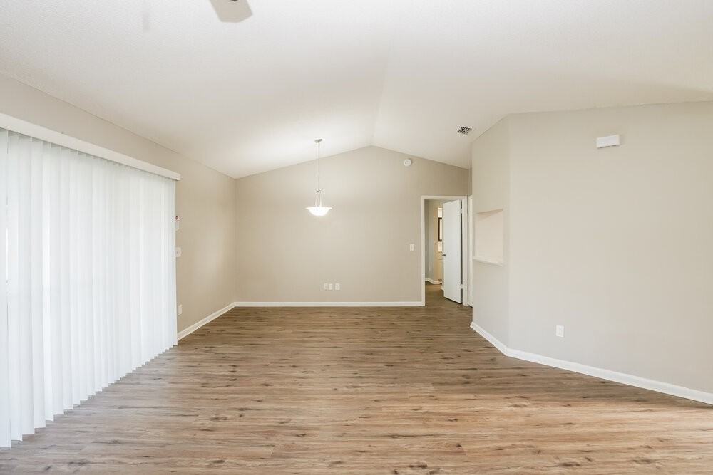 7027 Citrus Point Court - Photo 3 of 16