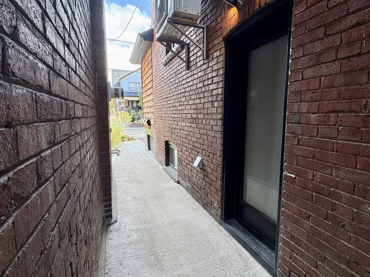 186 Lauder Ave - Photo 2 of 15