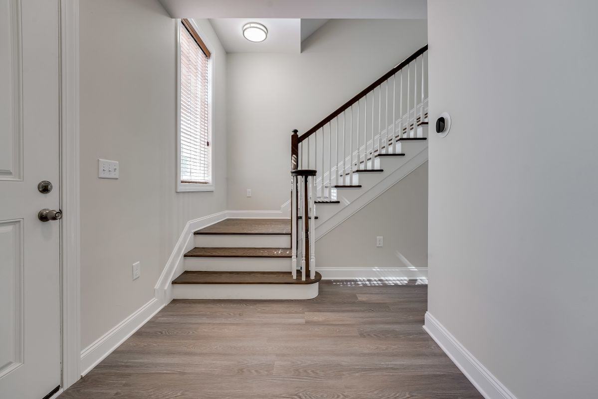 57 Roosevelt Dr - Photo 2 of 39