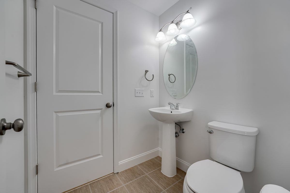 57 Roosevelt Dr - Photo 4 of 39