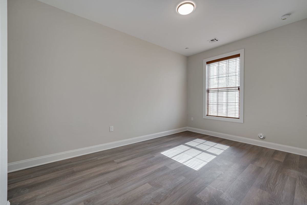 57 Roosevelt Dr - Photo 5 of 39
