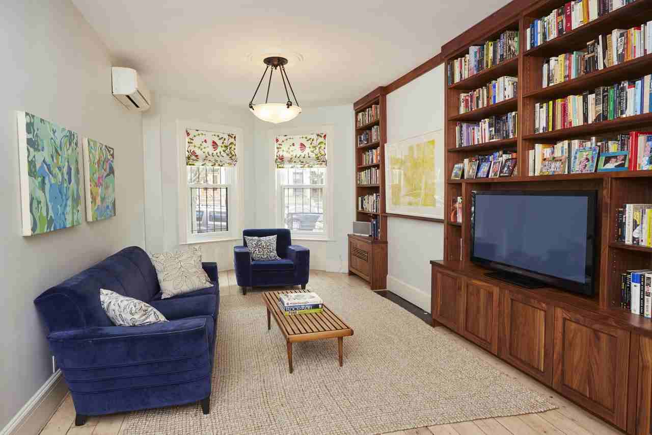 407 8th St - Photo 2 of 6