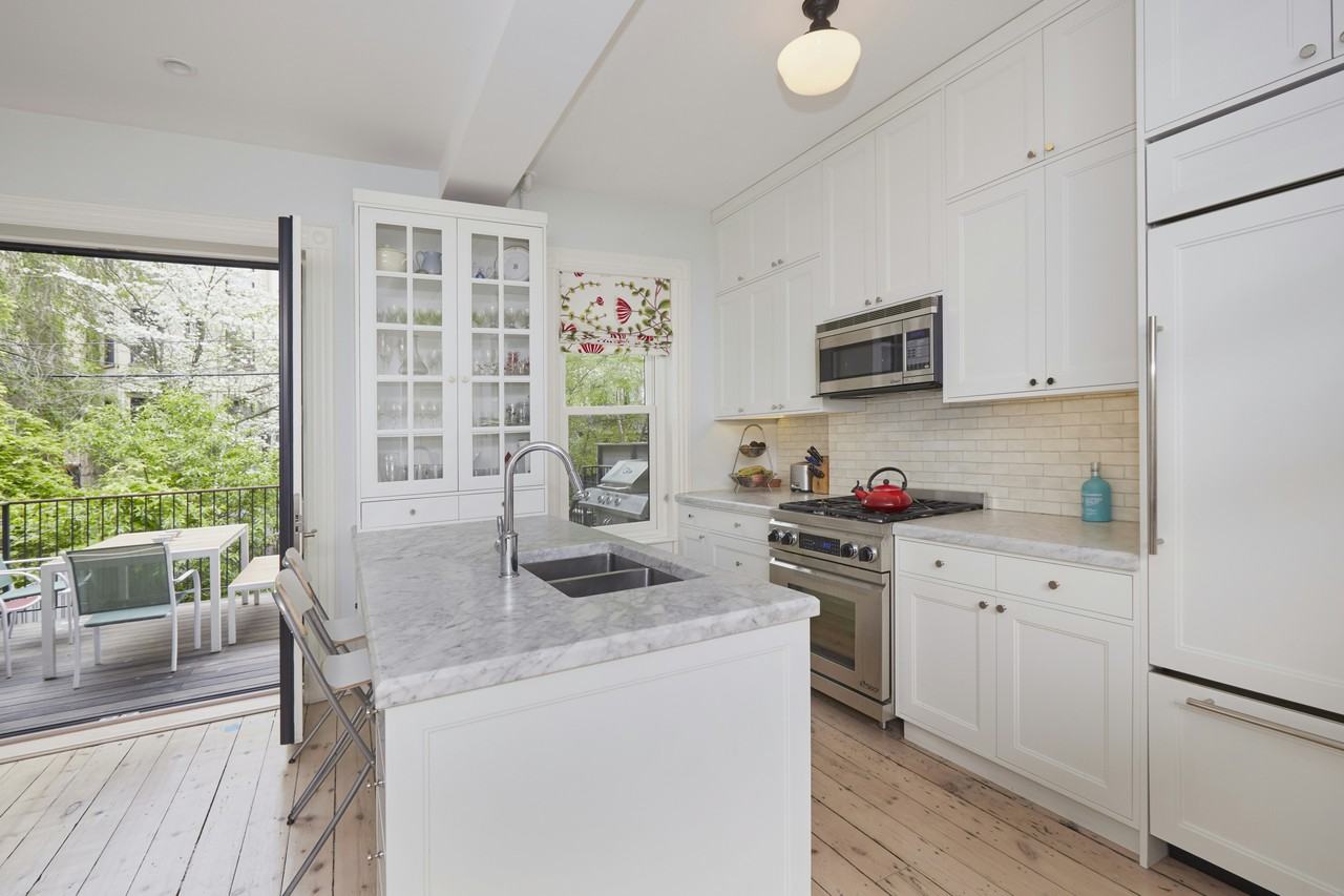 407 8th St - Photo 3 of 6