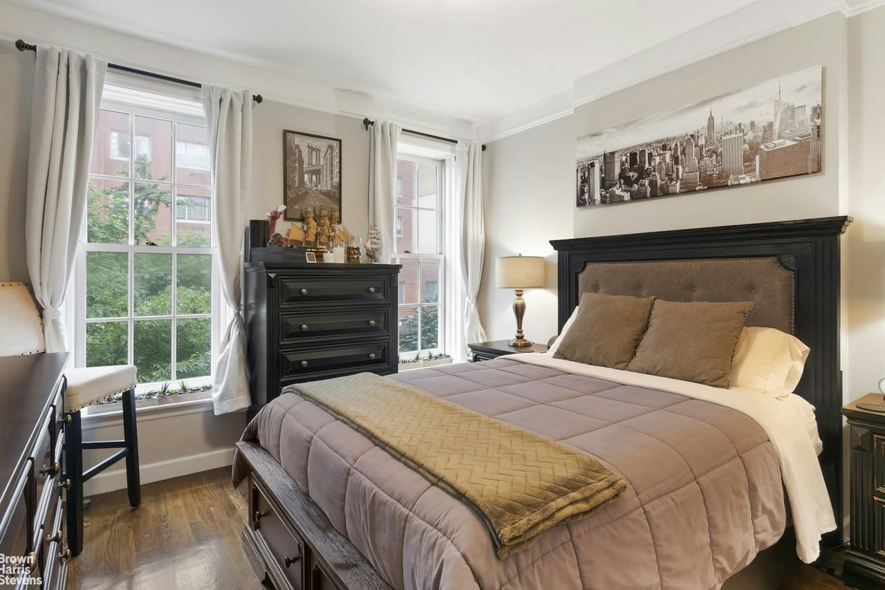 527 E 72nd St #3B - Photo 4 of 5