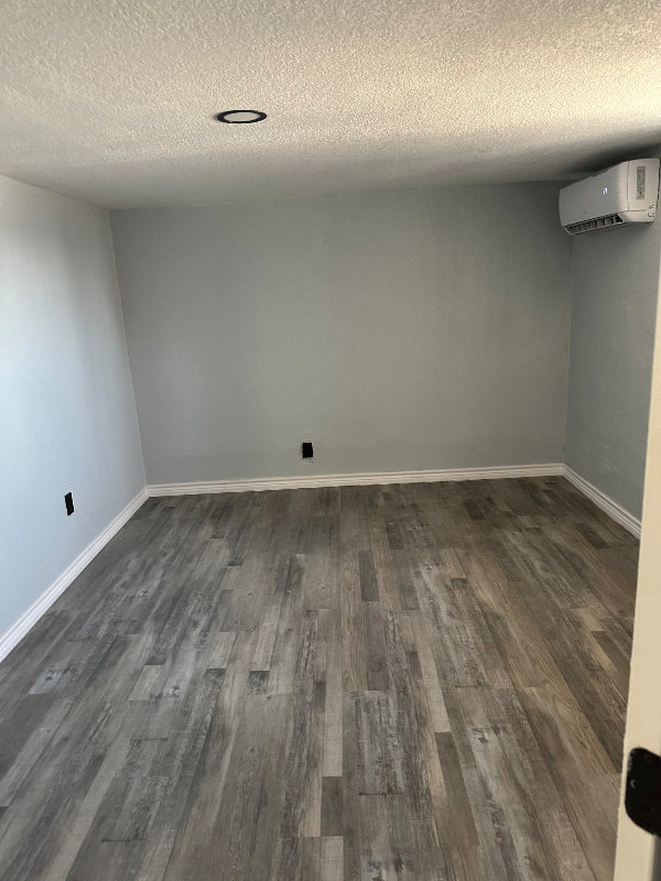 809 Newman St #1 - Photo 4 of 8