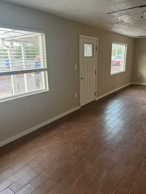 403 E 7th St - Photo 3 of 9