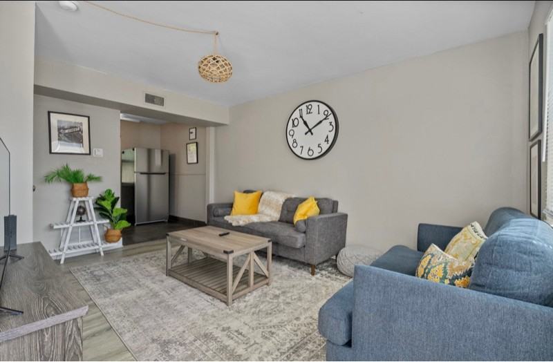 482 East Norwich Avenue #C - Photo 3 of 20