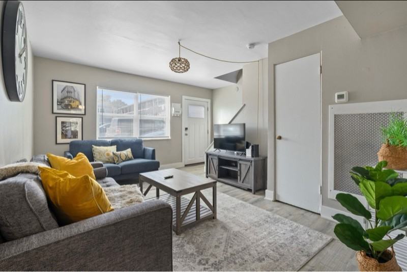 482 East Norwich Avenue #C - Photo 5 of 20