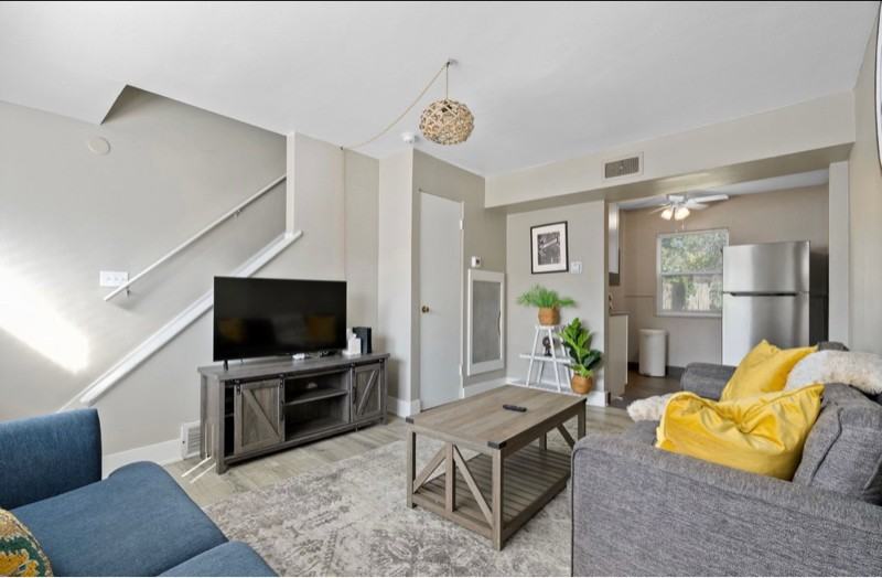 482 East Norwich Avenue #C - Photo 6 of 20