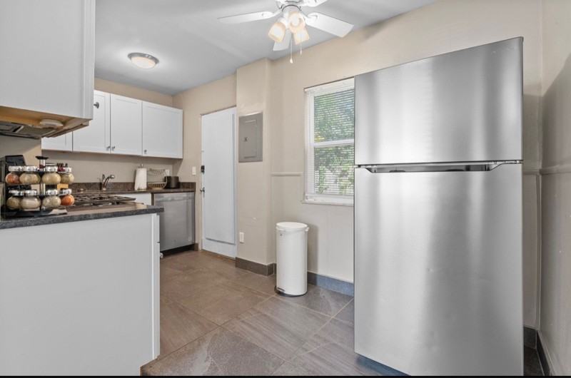 482 East Norwich Avenue #C - Photo 7 of 20