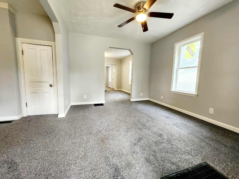 353 N Forbes St - Photo 3 of 17