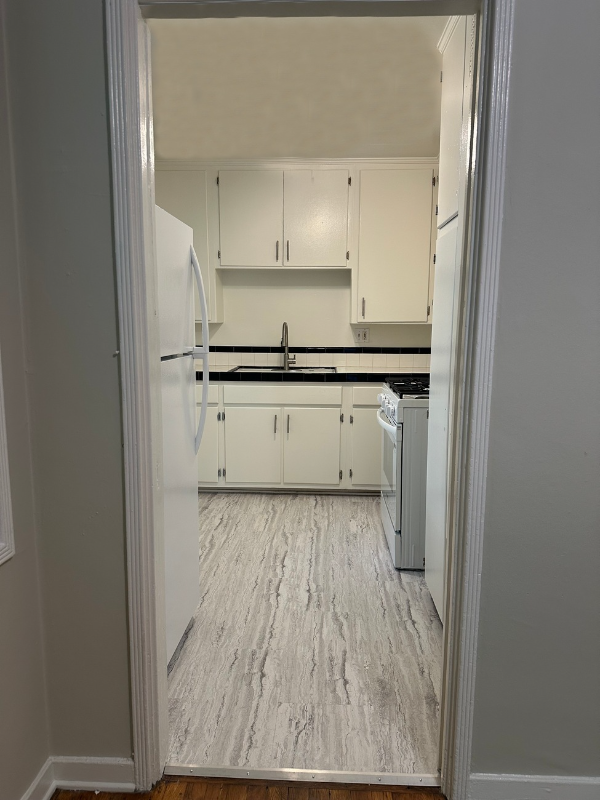 1858 North Kingsley Drive #1858 - Photo 4 of 12