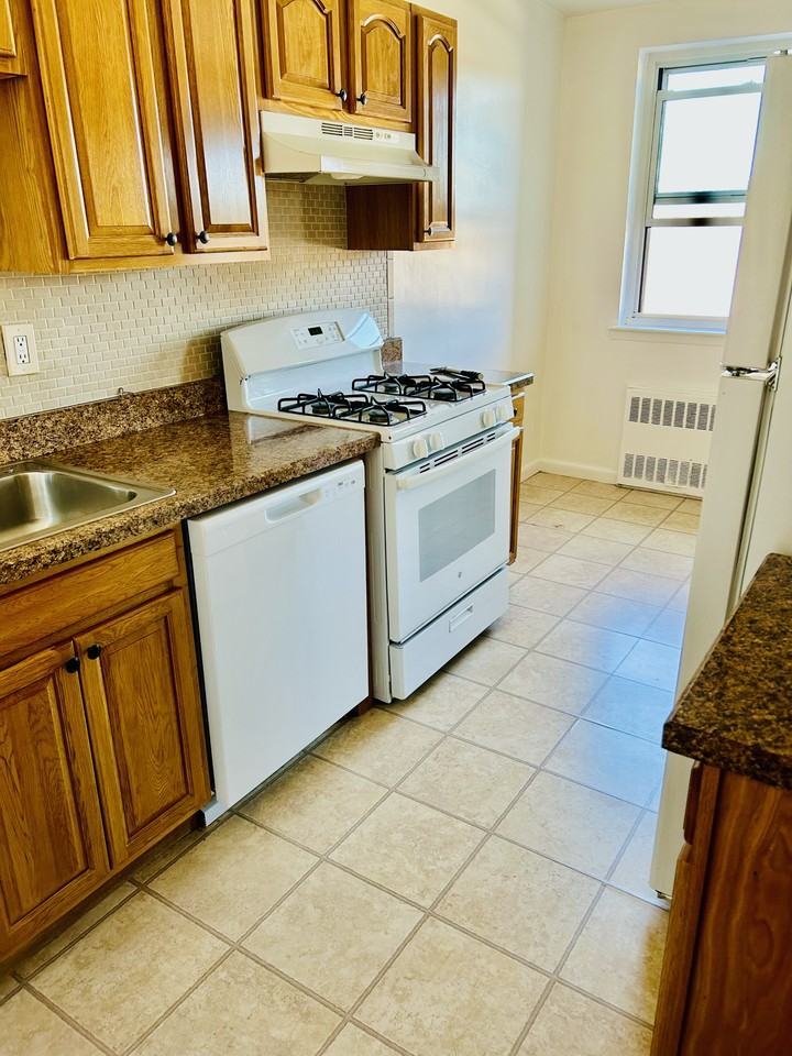 70 Croton Ave #1C