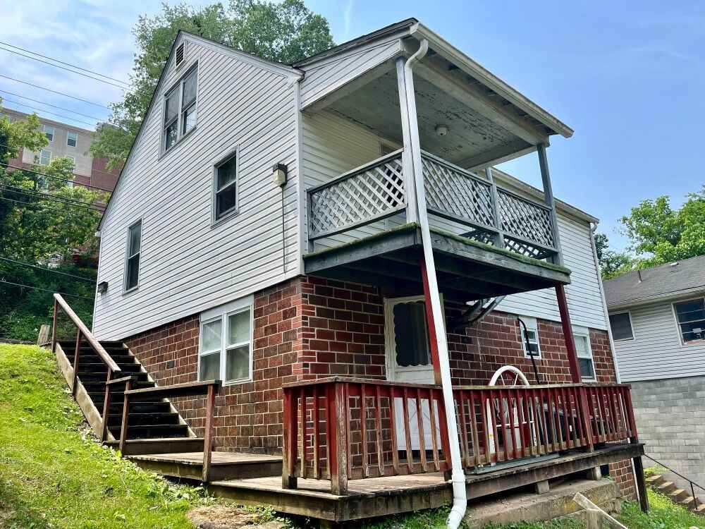 117 N Lewis St #DOWN - Photo 2 of 4