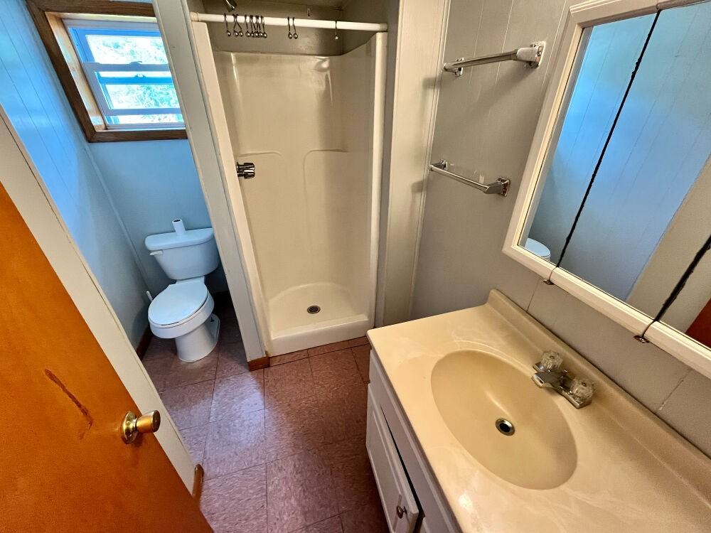 117 N Lewis St #DOWN - Photo 3 of 4