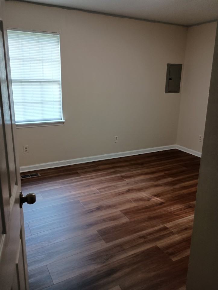 73B Jenkins Dr #B - Photo 3 of 4