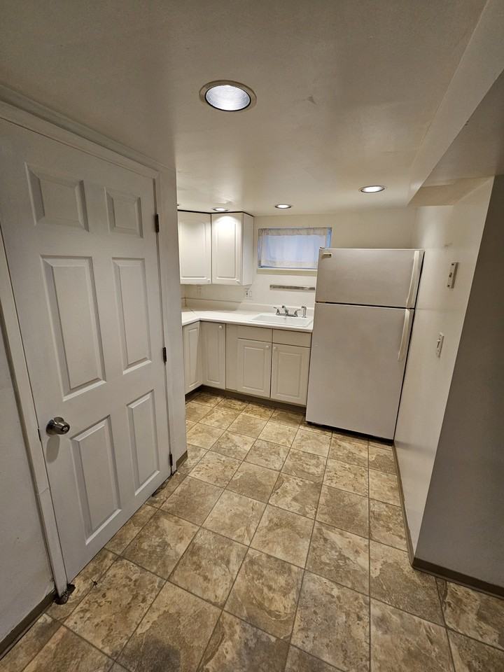 10541 Phinney Ave N #B - Photo 4 of 9