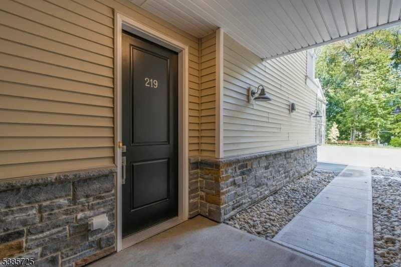 219 Myrtle Rd - Photo 2 of 33