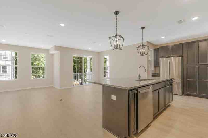 219 Myrtle Rd - Photo 4 of 33