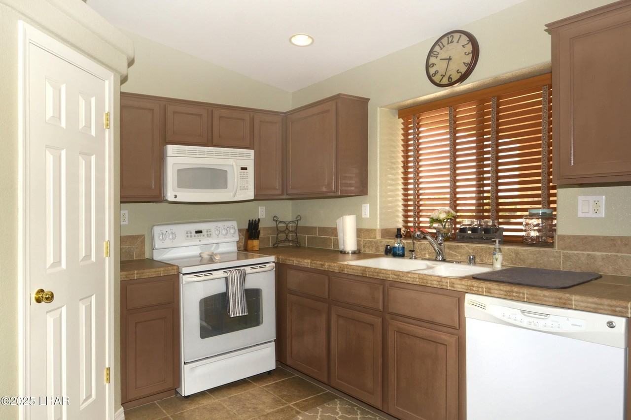 3400 Buckboard Dr - Photo 6 of 24