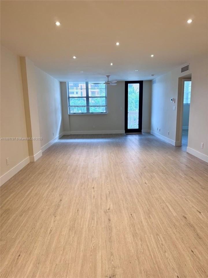 90 Edgewater Dr #212 - Photo 2 of 31